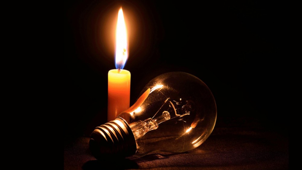 REVOLTĂTOR // Energia electrică se SCUMPEȘTE pentru că moldovenii au economisit prea mult